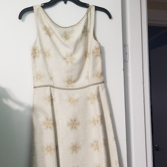 Elie Tahari 👗 - Picture 5 of 8